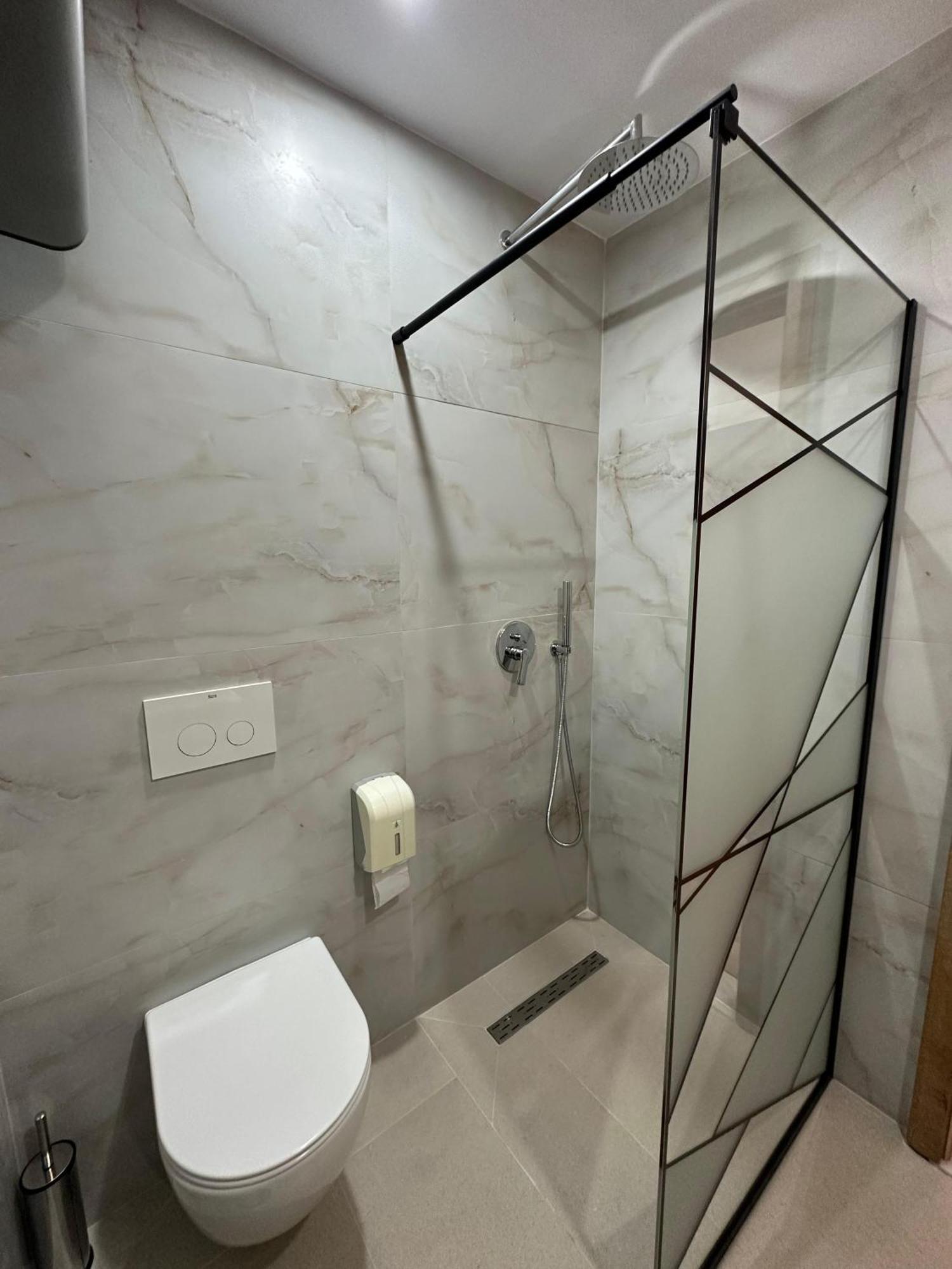 Hotel Arberia Tirana Zewnętrze zdjęcie
