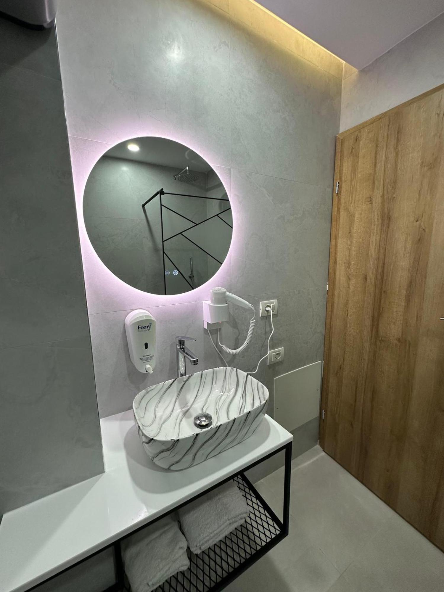 Hotel Arberia Tirana Zewnętrze zdjęcie